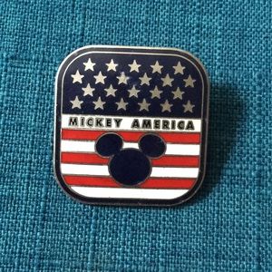 Vintage Mickey America flag trading pin 2000